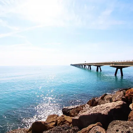 Global Properties, Estudio Parejas En La Playa Del Puerto de Sagunto