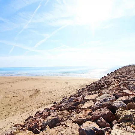 Global Properties, Estudio Parejas En La Playa Del Puerto de Sagunto